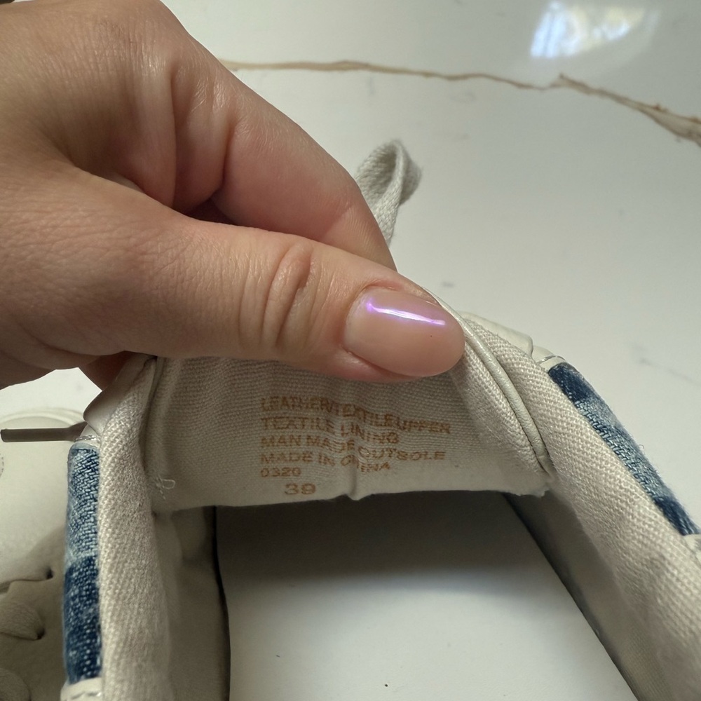 White Sneakers with Blue Heart Accents Kurt Geiger ! - Picture 5 of 6